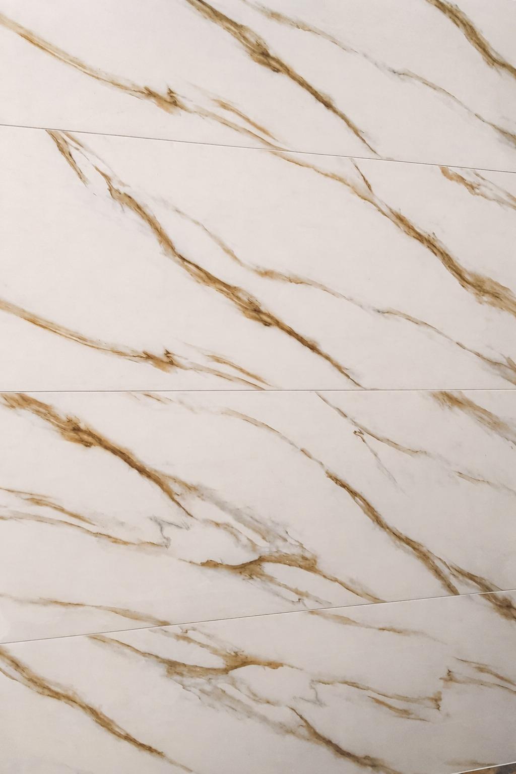 1354 GOLD Carrara G